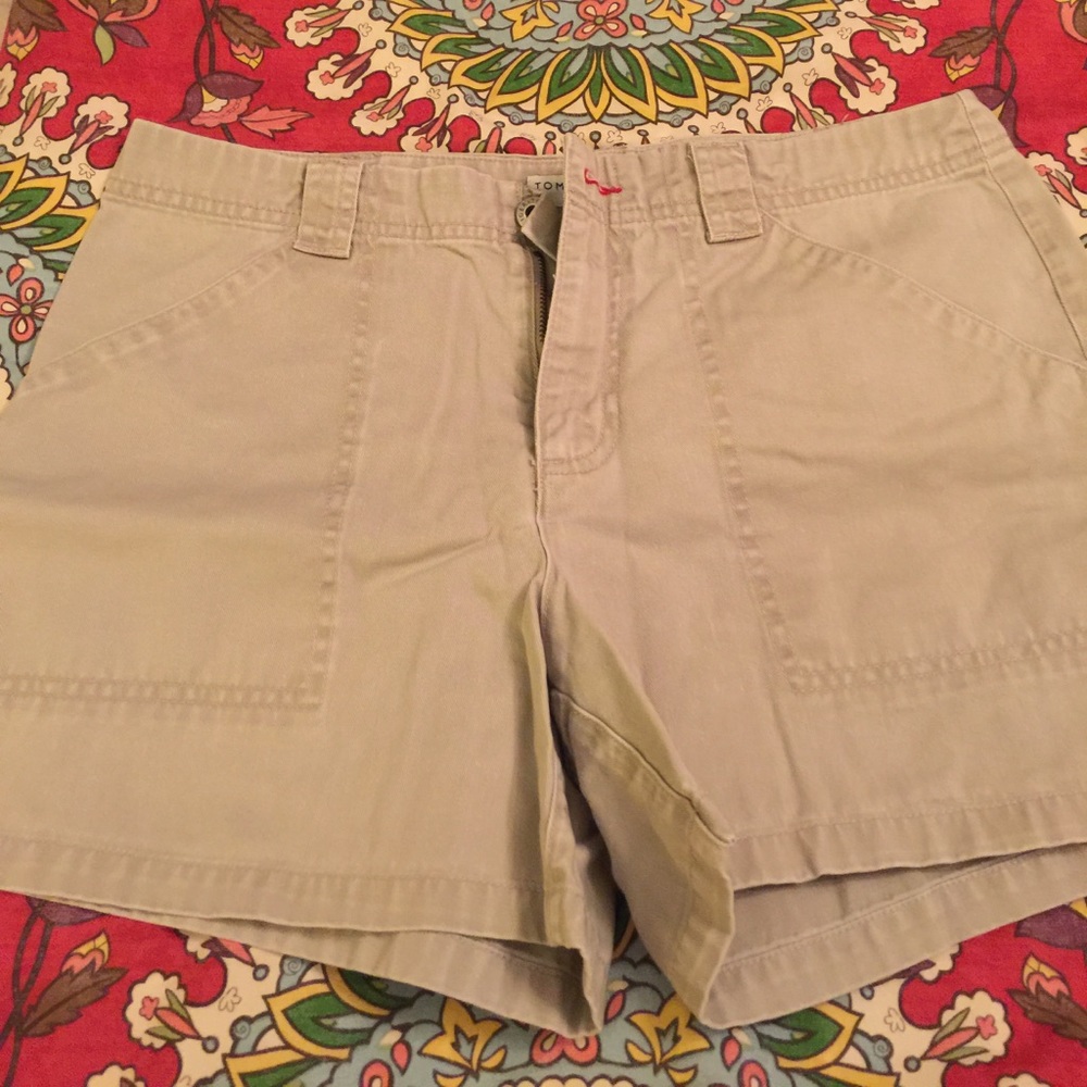 Tommy Hilfiger khaki shorts size 6